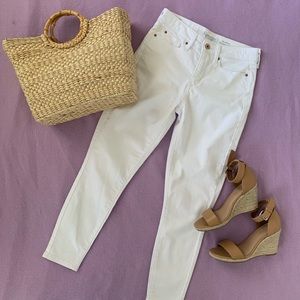 White Levi’s Signature Modern Skinny Crop Jeans